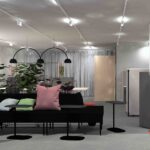 Ein Blick in die Lounge von work per minute. Es gibt verschiedene Arbeitsplätze.